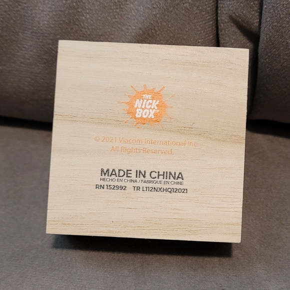 Legends of Hidden Temple Keychain & Wall Decal Set Nickbox Exclusives - Picture 2 of 5